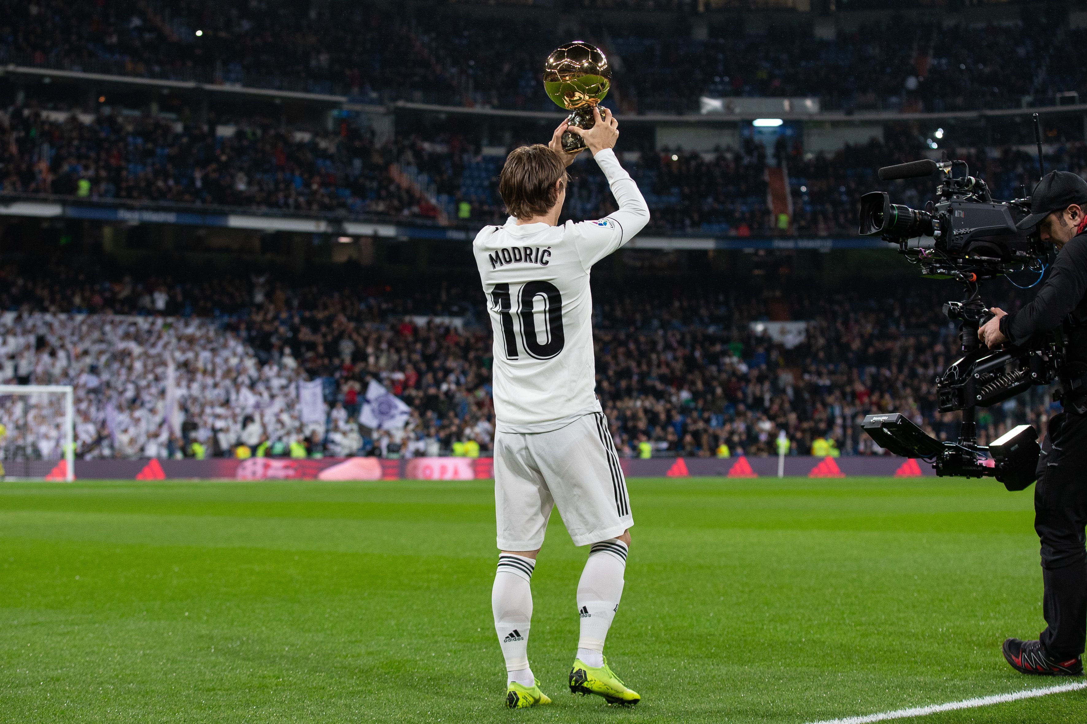 DO：拉松吸引了拜仁等俱乐部的关注，但冬窗不太可能离队